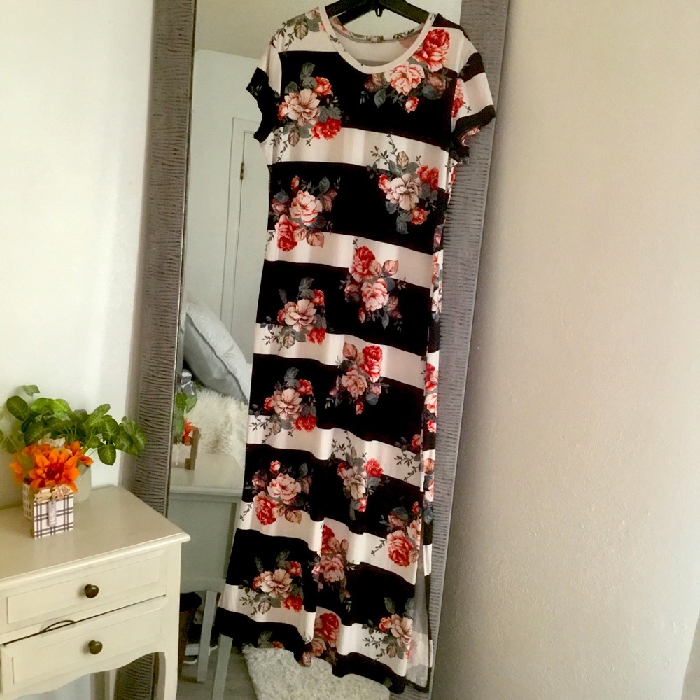Acting Pro Maxi Dress, Floral/ Striped dress Size 3X